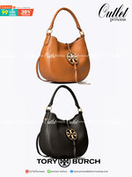 Tory burch miller metal-logo mini hobo bag มีกลิ่นอายสุดคลาสสิก ได้รับแรงบันดาลใจมาจากการขี่ม้า จึงได้ดีไซน์กระเป๋าออกมาในรูปแบบอานหลังม้าสุดเก๋ที่สามารถนำไปมิกซ์แอนด์แมทช์กับสไตล์การแต่งตัวได้หลายชนิด ไม่ว่าจะเป็นกับเดรสทรงยาวหรือกางเกงยีนแสนเท่ตัวโปรดขอ
