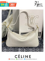ทรงยอดฮิตที่สุด **หนังนิ่มมือมาก กับ CELINE ROMY VIP GIFT WITH PURCHASE (GWP) กระเป๋าสะพายไหล่ทรงเป็กเอกลักษณ์ เปิดปิดด้วยซิป จุของได้เยอะคะ Ipad mini เครื่องสำอางค์ เหมาะสำหรับสาวๆ มากคะด้วยน้ำหนักที่เบาและใช้ได้หลายลุค มาพร้อมสายสะพาย2แบบ(ถอดเปลี่ยนได้)