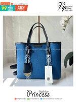 TORY BURCH PERRY DENIM TRIPLE-COMPARTMENT SMALL TOTE BAG กระเป๋าคล้องแขนและสะพายไหล่ทรงโท้ท คอลเลคชั่นใหม่ล่าสุด สวยหรู ลุคคุณนาย