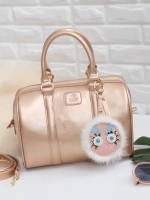 สีใหม่ล่าสุด Rose Gold รับ Valentine ค่า ดีเทลกระเป๋า สินค้าขายดี ขนาด มินิ สวยมากคะ >> รุ่น KEEP leather Pillow bag สวย น่ารัก ขนาดตอบทุกโจทย์การใช้งาน เห็นแล้ว **หลงรักเลยคะ ตัวกระเป๋าขนาดกำลังดี จุของคุ้ม หนังชนิดพิเศษ สวยมาก ดูแลรักษาง่าย ประดับ
