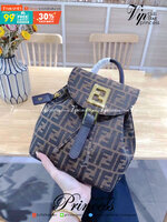FENDI BACKPACK MONOGRAM กระเป๋าเป้เฟนดิ ทรงขนมจีบเปิดหน้า ผ้าทอลาย งานสวยปั้มทุกจุด ขนาดกำลังดีทรงน่ารักน่าใช้มากค่ะ ลายโมโนแกรมสวยตามฉบับแบรนด์ เด่นด้วยลายสัญลักษณ์แบรนด์ที่ฝากระเป๋า ตัดกับอะไหล่สีทอง ตกแต่งที่คล้องสายด้วยโลโก้ตัว FF สวยสะดุดตา ภายในกระเ