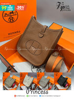 HERMES evelyne mini bag Luxury Bag กระเป๋าสะพายแบรนด์ดัง แบรนด์หรู คลาสสิกตลอดกาล ใช้ได้ทั้งชายหญิง ใบเดียวจบ สวยรวยปัง เกรดท็อปออริจินอล ภาพสินค้าถ่ายจากงานขายจริง ใช้งานต่างประเทศได้