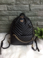 NEW ARRIVAL! VITORIA’S SECRET MINI BACKPACK กระเป๋าเป้ขนาดมินิรุ่นใหม่ล่าสุดวัสดุหนังแกะสังเคราะห์ เดินเส้นลายริ้วสวยดูมีดีเทลเปิดปิดด้วยซิปรอบสะดวกใช้ ด้านหน้ามี1ช่องซิปประดับโลโก้แบรนด์อะไหล่ทองดูหรู ภายในมีกว้างมีโลโก้และช่องซิป น้ำหนักเบา หูจับถนัดมือ