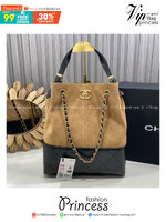 ORI หนังแท้ | CHANEL Shopping Bag 25A Suede Bag กระเป๋าช้อปปิ้งทรงโท้ท ดีไซน์ใหม่ทรงยาว หนังกลับสีทูโทน ในคอล Métiers D'art 2024/25 ดีไซน์ใหม่หนังกำมะหยี่โทนน้ำตาล ใช้งานง่าย สวยหรูดูแพง