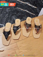 Louis Vuitton Sandals แตะหนีบ พื้นยางไม้ก๊อกอย่างดี หนังลาย LV สวยหรู ติดอะไหล่โลโก้สีทอง สวย เด่น น้ำหนักเบา แมทส์ชุดง่าย