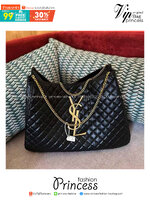 YSL Tote Bag On Chain สวยไม่ซ้ำใคร ใหม่ที่สุด กับกระเป๋าสะพายทรงโท้ทใบใหญ่ มาพร้อมสายสะพายโซ่และโลโก้สีทองสวยหรูโดดเด่น จุของได้เยอะมาก สะพายไปเที่ยว ไปถ่ายรูปเก๋ๆก็เลิศ