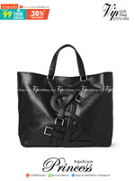 YSL Vavin Tote in Black Classic Leather / YSL SHOPPING E/W IN SUPPLE LEATHER รุ่นหนังเงา กระเป๋าทรงโท้ทใบใหญ่ หน้าโลโก้ใหญ่โดดเด่น ช่องกว้างใช้งานง่าย ภายในโล่งกว้างมาก ใส่ของได้สบาย หิ้วไปเที่ยวต่างจังหวัด สะพายไปต่างประเทศตามใจ!! เลิศตรงที่ดีไซน์ใบนี้เป