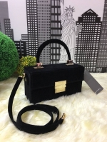 Zara rigid corduroy minaudière 2017 กระเป๋าทรงกล่องมาด้วย top ผ้าลูกฟูกเท่ๆ อะไหล่สีทอง ด้านหน้าตัวล็อค แบบสวมปุ่มล็อค หูพับลงได้ สายสะพายถอดและปรับระดับได้ ด้านในช่องโล่ง สามารถใส่ กระเป๋าเงิน มือถือจุกจิกได้พอสมควร น้ำหนักเบามาก ดีไซน์ไม่เหมือนใครตามสไต