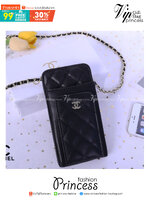 CHANEL Phone holder with chain / CHANEL WOC BAG กระเป๋าใส่โทรศัพท์ได้ มีช่องใส่การ์ด ขนาดกะทัดรัด น่ารัก น่าใช้ วัสดุหนังเรียบ Swift สวยหรู ดูแพง ด้านหน้าใส่ I Phone 8 plus ได้สบายเลยค่ะ