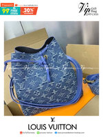 Louis Vuitton Blue Monogram / LV Denim Bucket Bag กระเป๋าทรงบัคเก็ต แบบมีหูรูดทำมาจากหนังแคนวาสโมโนแกรม ที่มีขอบหนังตัดกัน ที่จับหนังที่พกพาสะดวก พร้อมสายสะพาย 2 เส้น สายสปอร์ต และสายหนัง พร้อมส่งที่ไทย