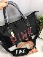 กระเป๋า Victoria's Secret PINK Travel Bag กระเป๋าเดินทาง VICTORIA'S SECRET ใบขนาดใหญ่ แข็งแรงใส่ของได้เยอะ หนังดีสีดำ โลโก้ปักเลื้อม PINK สีชมพู กระเป๋าเดินทางขนาดใหญ่ กระเป๋า Victoria's Secret PINK Travel Bag ตกแต่งเลื่อมประกาย สวยแวววาว ม