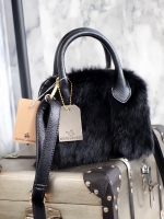 รุ่นมาใหม่ จากแบรนด์ David jones 👑กระเป๋าขน Fur นิ่ม สวย หรู เวอร์วัง อีกแล้วค่า กระเป๋า ถือ//สะพายข้าง หนังสวยๆ ขน FUR ฟรุ้งฟริ้ง น่ารักมาก ตัวกระเป๋าเป็นหนังหนัง ด้านหน้าติดด้วยขน fure อย่างดี เนื้อนิ่มหนา อยู่ทรง มีซิปปิดปากกระเป๋าอย่างดีใบนี้บ