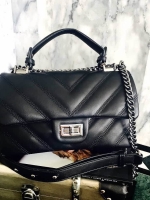 สินค้าเข้าใหม่ งานขายดี ทางร้าน ได้กระเป๋า จากแบรนด์ KEEP รุ่น KEEP shoulder coco chain handbag สวย หรู มากๆ เลยน๊า กระเป๋าอยู่ทรง หนังแกะนิ่มมากคะ สายโซ่ มีที่รองไหล่ สะพายสบายคะ สายปรับ สั้น ยาวได้คะ **ใบจริงสวยมาก เข้ากับชุดได้ง่ายมากๆ **ถือหรือสะพายได