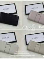 Guess women zip around long wallet กระเป๋าสตางค์หนังทรงซิปรอบลาย G ด้านหน้าติดโลโก้แบรนด์ด้วยโลหะสวยหรู ภายในมีช่องใส่ธนบัตร ช่องใส่บัตรหลายช่อง มีช่องซิปใส่เหรียญ สามารถใส่ไอโฟนพลัสได้ สวยคุ้ม น่าใช้มากๆค่า