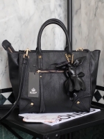 รุ่นใหม่ล่าสุดเลย ห้ามพลาดน๊า !! จากแบรนด์ KEEP รุ่น Teena mini handbag (( size นี้ ใส่กระเป๋าตังค์ยาว และโทรศัพท์ได้ทุกรุ่นคะ )) กระเป๋าสะพายข้าง ขนาดกะทัดรัด หนังเนื้อดี ลายหนังชัด ทนทานคะ น้ำหนักเบา ดีไซด์ ทันสมัย เข้าได้กับทุกชุด สายสะพายเป็นสายหนังปร