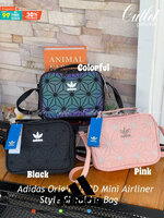 ของแท้ 💯% Adidas Originals 3D Mini Airliner Style Shoulder Bag กระเป๋าสะพายข้างแนว sport วัสดุด้านหน้าเนื้อ matte ผสมหนังpu นิ่มและน้ำหนักเบา ด้านหน้าติดโลโก้แบรนด์