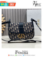 ORI หนังแท้ | DIOR Satchel Medium 30 Montaigne Dior Oblique jacquard fabric กระเป๋าสะพายไอเทมใหม่ประจำ Fall 2025 ยกระดับไลน์ 30 Montaigne ด้วยดีไซน์แบบแคชชวลที่เสริมด้วยรายละเอียดสุดประณีตบรรจง จากผ้าแจ็กการ์ดลาย