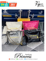 Chanel ss22 Logo CC shopping tote / Chanel 22 handbag 12" มาแรงที่สุดในตอนนี้ก็คือรุ่นนี้เลย ใช้งานง่ายรุ่นนี้สามารถใช้ได้ทั้งผู้หญิงและผู้ชายน้า เกินต้านที่สุดกับไอเท็มนี้ ที่สาวๆหรือใครๆก็ต้องมีแล้ว!! แค่เห็นก็หลงรัก กระเป๋าทรงสวย