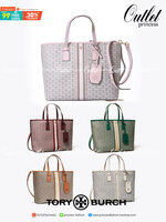 TORY BURCH TOTE BAG กระเป๋าสะพายไหล่ทรงชอปปิ้ง รุ่นขายดีอันดับ1 ของแบรนด์นี้นะคะ ทรงคลาสสิค ฮิตตลอดกาล ทรงสวยขนาดกำลังดี ตัวกระเป๋า วัสดุหนัง Pu ด้านหน้าติดโลโก้แบรนด์ /ประดับด้วยพวงกุญแจหนัง ตัดแถบแนวเส้นตรงวัสดุผ้าแคนวาส เปิดปิดด้วยซิปรูด ภายในช่องหลัก 