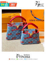 LV Capucines Monogram cherry denim กระเป๋าถือสุดหรูรูปทรงสวยคลาสสิกมาพร้อมหูจับในตัว สวยคมสะกดทุกสายตา ที่สุดของความสวยในราคาเบาๆ โดดเด่นมีชีวิตชีวา ด้วยเดนิมวินเทจปักลายเชอร์รี่สีสันสดใสสะดุดตาสะท้อนสไตล์ไอคอนิก