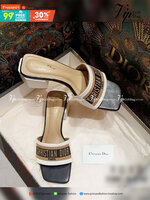 Christian dior รองเท้า งานสวม สวยเก๋ ดูแพงเกินราคาขาย สวมใส่ง่าย งานเรียบร้อย ส้นทรง 6 เหลี่ยม ใช้งานจริง ใส่สบาย ทรงตัวไม่เมื่อย