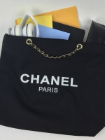 New Arrival!! พร้อมส่งที่ไทย ตามคำเรียกร้อง CHANEL VIP CANVAS TOTE BEAUTY GIFT TOTE CANVAS GOLD HARDWARE CHAIN STRAPS วัสดุทำจากผ้าแคนวาสหนา บุด้วยผ้าซับอีกชั้น ด้านหน้ามีโลโก้แบรนด์ ตรงอะไหล่ปั้มแบรนด์ทุกจุด ตัวสายทำจากโซ่ เรียบ หรู ดูดี ใส่ของได้เยอะมาก