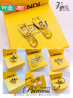 Fendi earring ต่างหูเฟนดิ เกรดออริจินอล งานเคลือบโลหะทอง ไม่ลอกไม่ดำ เงาสวยคล้ายของจริงมากที่สุด สวยหรูหรา ผู้ดี ไฮโซสุดๆ งานเล่นไฟสวยมากค่ะ คอนเฟิม !!!!! เกรดสั่งทำแบบละเอียดที่สุด เก็บรายละเอียดครบ ปั้มโลโก้ สวยมากค่ะ