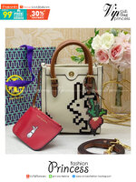 TORY BURCH PIXELATED RABBIT MINI BAG TOTE 🐇 อดใจยังไงไหว น่ารักขนาดนี้ 🥕🥕 กระเป๋าทรงโท้ท ด้านหน้าเป็นรูปกระต่ายอันเป็นสัญลักษณ์ของปีนี้ น่ารักมากๆค่ะ 🥕พร้อมพวงหนังแครอทมาให้อีกหนึ่งพวง