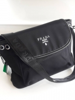 New arrival! จากงานพรีเมี่ยมกิ้ฟ เคาเตอร์ต่างประเทศ Prada nylon รุ่น Limited edition กระเป๋าอเนกประสงค์ สามารถใส่ของได้เยอะมากคะ ด้านหน้าโลโก้อะไหล่เงินทั้งใบ มีช่องซิปหลังฝาเปิด ด้านในมีช่องซิปกลางแบ่งกระเป๋า และยังมีช่องซิป สำหรับสาวๆที่ของเยอะเหมาะมากค