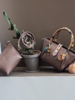 กระเป๋าทรงน่ารักๆ รับ Summer นี้เลยค่า KEEP ‘ Basket ‘ Handbag > ทรงน่ารัก (ราคานี้แถม ปอมๆ และผ้าพันหูกระเป๋าให้ 2 ผืน เข้า Set ) > มีใบเล็กด้านใน ให้อีก 1 ใบ สามารถเอาออกมาใช้สะพายได้ ( เหมือนซื้อ1ได้2 ) >น้ำหนักเบา ใบเล็กกะทัดรัด เหมาะกับ Summ