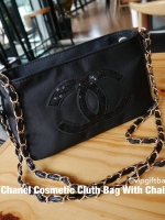 New 2018!! Chanel Cosmetic Cluth Bag With Chain กระเป๋าทรงสวยหรู อะไหล่ทองจาก Chanel Cosmetic Counter VIP Gift วัสดุ Nylon&Polyester 100% เปิดปิดด้วยซิปปั้มหัวซิปแบรนด์ ซับในสกรีนโลโก้ ภายในกว้างใส่กระเป๋าสตางค์ใบยาว iphone เครื่องสำอาง มาพร้อมสายโซ่สลับห