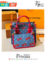 LV OnTheGo PM Monogram cherry denim 25cm กระเป๋าสะพายทรงโท้ท ไอเท็มสุดโดดเด่นมีชีวิตชีวา ด้วยเดนิมวินเทจปักลายเชอร์รี่สีสันสดใสสะดุดตาสะท้อนสไตล์ไอคอนิก