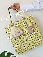 ทรงสุดฮิตจากแบรนด์ David Jones รุ่น Candy color ใบนี้ มาพร้อมกับน้องกระต่าย DV ขนฟู นิ่มๆ สีเข้า set กับกระเป๋าคะ กระเป๋า ทรง Tote ตัวกระเป๋าเย็บติด ด้วยแผ่นอคิลิค ตัดขอบลายวิ้งๆ สุดหรู ดีไซน์เกร๋ จุดเด่นที่ น้ำหนักเบา สามารถ ถือ หรือ สะพายไหล่ได้คะ ใบใหญ