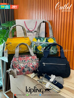 Kipling Damen Orelie Henkeltasche รุ่น K15257 กระเป๋าถือ/สะพาย Crossbody ขนาดกำลังดี หูกระเป๋ายาวสามารถคล้องบ่าได้ วัสดุpolymode100% ผ้ากันน้ำ กระเป๋ามีน้ำหนักเบา มีช่องซิป ด้านหน้า และ ด้านหลัง ภายในแบ่งเป็น 3 ช่องหลักใช้งาน ช่องซิปกลางแยกเป็นสัดส่วน จุข