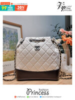 Chanel gabrielle backpack ไอเท็ม best seller กับรุ่นสุดปังในรูปแบบกระเป๋าเป้ ดีไซน์หรูคลาสสิค สายสะพายในตัวรูดปากกระเป๋าเก็บทรงได้ หรือจะรูดด้านหน้ายาวสุด