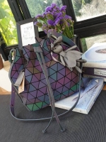 มาใหม่ ทรง Bucket สี Limited edition 🌈🌈 Rainbow color ( สีจะปรับเข้มอ่อนตามความสว่างของแสงค่ะ ) • สว่างมากจะเป็นสี Rainbow สว่างน้อยจะเป็นสีเทาเข้มค่ะ •กระเป๋าทรงสุดฮิตจากแบรนด์ David Jones ใบนี้ มาพร้อมกับน้องกระต่ายสีเข้า set กับกระเป๋าค