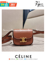 CELINE TRIOMPHE MINI BAG แรร์ไอเท็ม สีลิมิเต็ดในไซส์มินิ กับกระเป๋าสะพายที่เล็กแต่ปังมาก!! ดีเทลเรียบแต่หรู วัสดุหนังแท้ สีคลาสสิค เปิด-ปิดด้วยกระดุมแน่นหนา ภายในเป็นช่องโล่ง สายสะพายถอดได้ ปรับได้ตามชอบ ใบนี้สามารถใส่บัตร ใส่ธนบัตรได้ พกเป็นกระเป๋าสตางค์