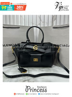 ORI หนังแท้ | Balenciaga Bel Air Carry All Bag Mini in Black smooth leather, aged-gold hardware ที่สุดของไฮแฟชั่น ดีไซน์เหนือกาลเวลาสุดไอคอนิค ต้องยกให้แบรนด์นี้เลยค่ะ กระเป๋าสะพายดีไซน์สวย!! หรู!! เลิศ!! ไม่ซ้ำใคร