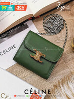 สีใหม่พร้อมส่ง! สีเขียวเหนี่ยวทรัพย์!✴️ NEW IN! CELINE SHORT WALLET VIP GIFT WITH PURCHASE (GWP) พรีเมี่ยมกิ๊ฟ Limited จาก CELINE HAUTE PARFUME DUTYFREE COUNTER หนังเรียบสวยอยู่ทรงมีโลโก้ด้านหน้าเปิดปิดด้วยฝาพับกระดุม