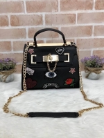 New!!! Aldo Handbag พร้อมส่ง กระเป๋าถือหรือสะพายข้าง ลายหนังลิ้นจี้ ลายหนังสวยมาก และอะไหล่ทอง เปิดปิดกระเป๋าแบบแม่เหล็ก ด้านในโล่งใส่ของได้จุ มีช่องซิปหนึ่งช่องและช่องเล็กใส่ของจุกจิก ซัปในลายแบรนด์ ด้านหลังกระเป๋ามีช่องซิปอีกช่อง มาพร้อมสายสะพายถอดออกได