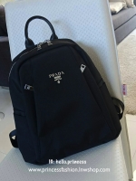 รุ่นใหม่พร้อมส่ง NEW!! PRADA NYLON BACKPACK กระเป๋าสะพายเป้ วัสดุทำจาก ผ้าPolyester คุณภาพดี สามารถกันน้ำได้ในระดับนึง เปิดปิดด้วยซิปจุของได้เยอะ สายสะพายหลังลายแบรนด์ สามารถปรับได้ฟรีด้านหน้ามีช่องซิป2ช่องใส่ของได้ ด้านในมีช่องแบ่งสามารถใส่มือถือได้ ใส่เ