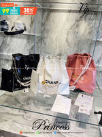 Chanel ss22 Logo CC shopping tote / Chanel 22 handbag มาแรงที่สุดในตอนนี้ก็คือรุ่นนี้เลย ใช้งานง่ายรุ่นนี้สามารถใช้ได้ทั้งผู้หญิงและผู้ชายน้า เกินต้านที่สุดกับไอเท็มนี้ ที่สาวๆหรือใครๆก็ต้องมีแล้ว!! แค่เห็นก็หลงรัก กระเป๋าทรงสวย