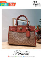 COACH brooke carryall in signature canvas CE733 ใหม่ล่าสุด อัพลุคคุณนายคุณหนูกันหน่อย กับกระเป๋าถือ/สะพายสุดหรู รูปทรงและดีไซน์ดูไฮน์มาก มีกุญแจล็อคซิปได้ วัสดุหนังแคนวาสตัดสลับหนังแท้ มีหูจับในตัว ภายในแบ่งสัดส่วนไว้อย่างดี ให้สามารถจัดเก็บของได้อย่างมีร