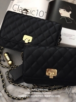 10" Spell Flat พร้อมส่ง ทั้ง 2 size แล้วน๊าค๊า รอบที่แล้ว ใครไม่ทันรอบนี้ต้อง จัด!! ให้ทันน๊า เพราะ ขายดี หมดเร็ว ม๊ากกก บอกเลย 😘 🖤KEEP spell Flat bag (( mini - classic size )) ตัวกระเป๋าหนังแกะสังเคราะห์ ลายหนังสวยมากๆคะ นิ่ม-ตึง สุด