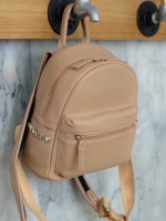 รุ่นใหม่ล่าสุดเลย ห้ามพลาดน๊า !!! งานหนังแท้ ทางร้านได้ รุ่นสุด Chic ทรง mini mini น่ารักๆ จากแบรนด์ KEEP มาฝากคะ (( สี Nude pink )) กระเป๋า หนังแท้เนื้อดี ลายหนังชัด ทนทานคะ น้ำหนักเบา ดีไซด์ ทันสมัย เข้าได้กับทุกชุด สายสะพายเป็นหนังมีอัดแผ่นรองเพิ่มความ