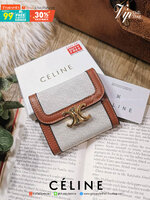 พรีเมี่ยมกิ๊ฟแท้ 100% 】CELINE SHORT WALLET VIP GIFT WITH PURCHASE (GWP) พรีเมี่ยมกิ๊ฟ Limited จาก CELINE HAUTE PARFUME DUTYFREE COUNTER สวยหรูอยู่ทรงมีโลโก้ด้านหน้าเปิดปิดด้วยฝาพับกระดุมแม่เหล็ก