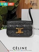 พร้อมส่งความสวย! ไอเท็มหายาก! ห้ามพลาดค่ะ! CELINE TRIOMPHE SHOULDER BAG VIP วัสดุหนังแท้ลวดลายเอกลักษณ์ของ CELINE TRIOMPHE ดีไซน์ยอดนิยมสไตล์สาว LISA เปิดปิดด้วยฝาปิดโลโก้แบรนด์อะไหล่ทอง ภายในโล่งกว้าง ใส่มือถือ กระเป๋าสตางค์ เครื่องสำอางค์ ของใช้จุกจิกได