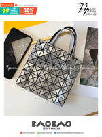 BAOBAO ISSEY MIYAKE 6x6 BLOCK TOTE BAG กระเป๋าถือทรง shopping โท้ท ลายตาราง บล็อคสี่เหลี่ยมสามเหลี่ยม ภาพสินค้าถ่ายจากงานขายจริง ใช้งานต่างประเทศได้ค่ะ