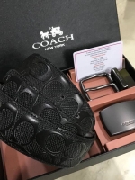 COACH BELT VALUE PACK BOX SET เซทเข็มขัด 2in1 Limited Edition จาก Coachในเซทมีหัวเข็มขัด2แบบ2สไตล์สวยน่าใช้ สายเข็มขัดสามารถกลับด้านใช้ได้2ด้านมี2ลายให้หนุ่มๆสลับใช้ได้ถึง4แบบในเซทเดียวไม่จำเจ สายเข็มขัดปรับระดับได้เจาะรูปเพิ่มได้ มาพร้อมกล่องเเละถุงกระดา