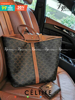 CELINE SHOPPING BAG VIP วัสดุ TRIOMPHE CANVAS ดีไซน์ทรง TOTE สวยหรูคลาสสิคไม่มีเอ้าท์ ภายในโล่งกว้างและจุมากสามารถใส่เอกสาร A4 สัมภาระของใช้ได้เยอะจุใจ น้ำหนักเบาจะถือหรือสะพายไหล่ก็ดูดี ไอเท็มแนะนำพร้อมส่งที่ไทยราคาสุดคุ้ม จองด่วนห้ามพลาดค่ะ!